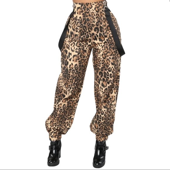 Fashion Nova Don't Get Suspended Leopard Pants - Picture 3 of 4
